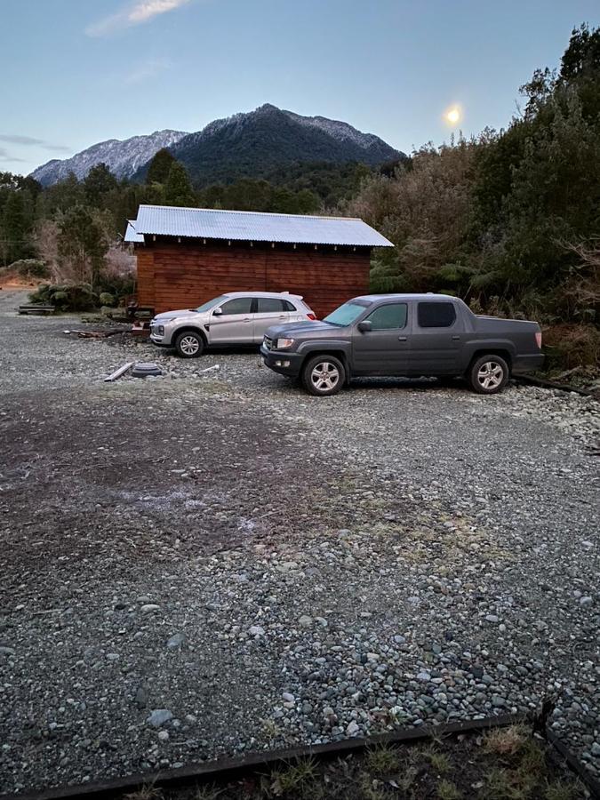 Cabanas & Tinajas Entre Volcanes Hornopiren Bagian luar foto