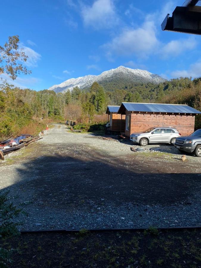 Cabanas & Tinajas Entre Volcanes Hornopiren Bagian luar foto