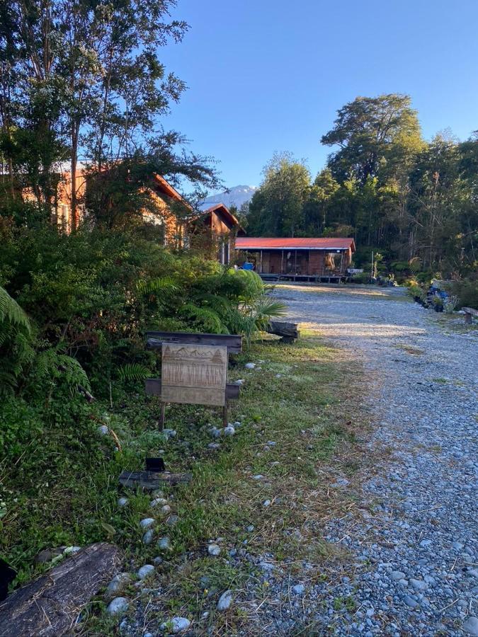 Cabanas & Tinajas Entre Volcanes Hornopiren Bagian luar foto