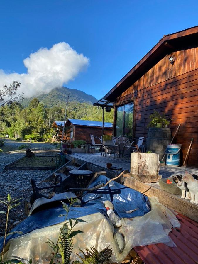 Cabanas & Tinajas Entre Volcanes Hornopiren Bagian luar foto