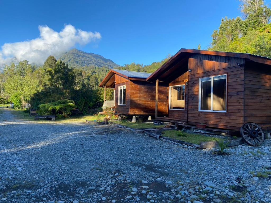 Cabanas & Tinajas Entre Volcanes Hornopiren Bagian luar foto