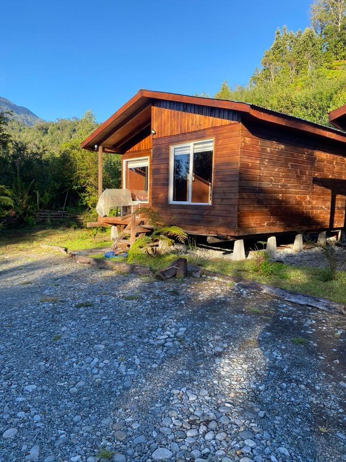 Cabanas & Tinajas Entre Volcanes Hornopiren Bagian luar foto