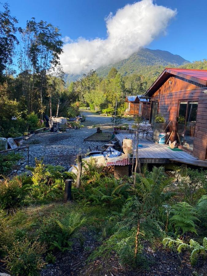 Cabanas & Tinajas Entre Volcanes Hornopiren Bagian luar foto