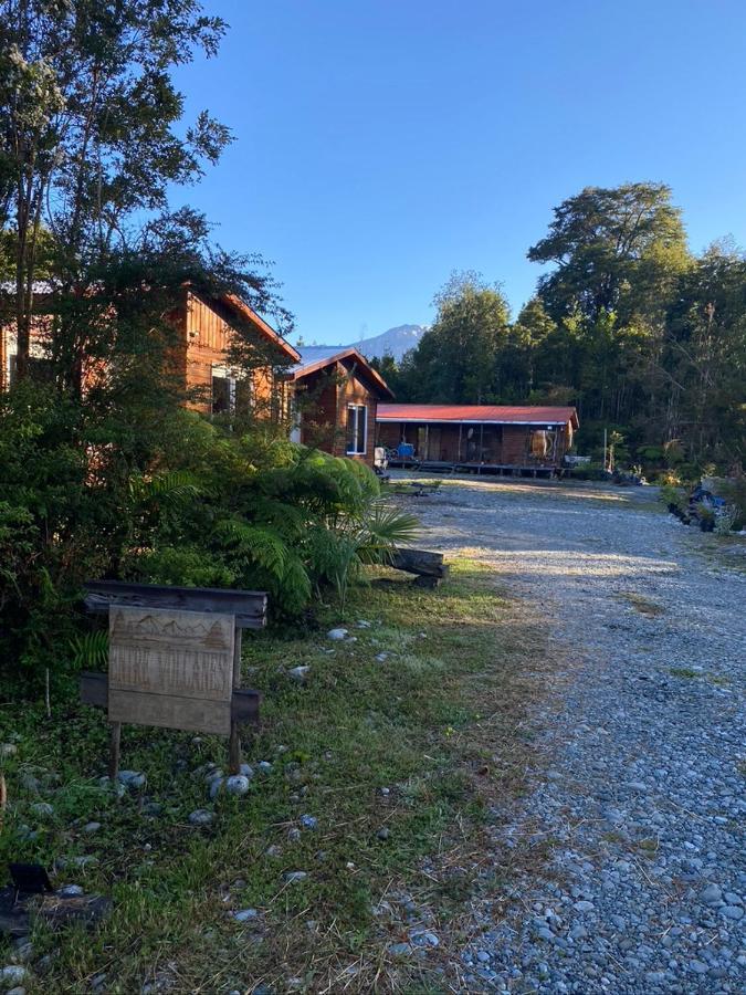Cabanas & Tinajas Entre Volcanes Hornopiren Bagian luar foto