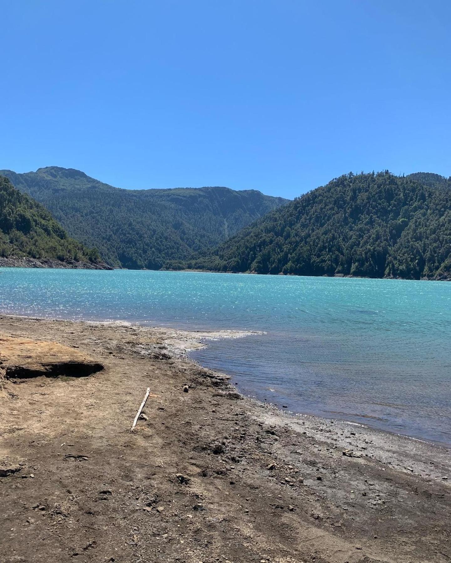 Cabanas & Tinajas Entre Volcanes Hornopiren Bagian luar foto